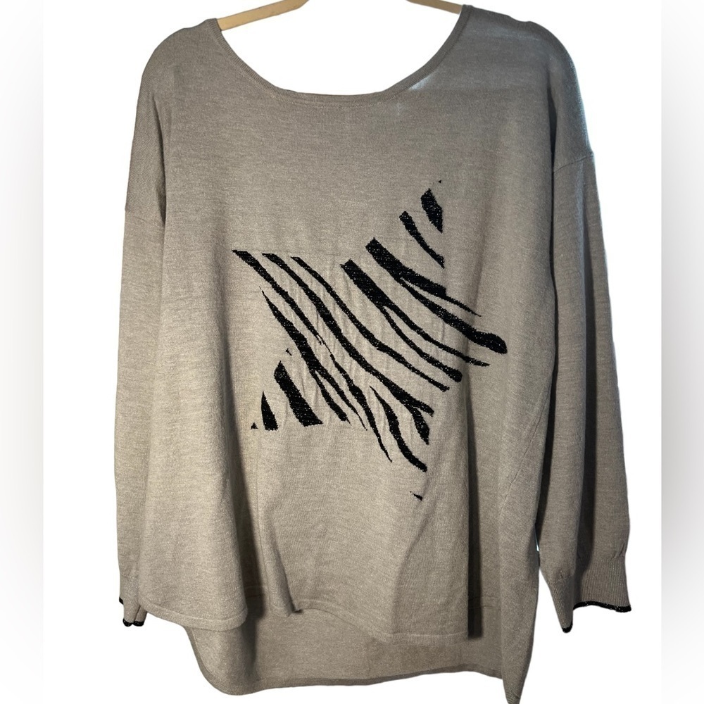 Adyson Parker Gray Pullover Sweater with Black Shimmery Star NWT​​​​​​